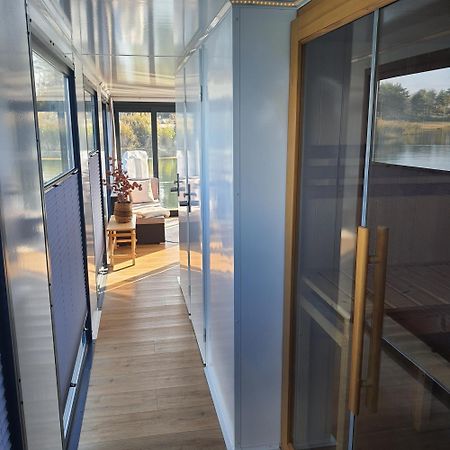 Schwimmendes Ferienhaus Sky Elsterheide 외부 사진
