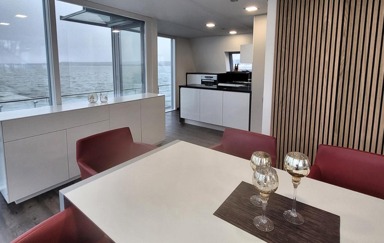 Schwimmendes Ferienhaus Sky Elsterheide 외부 사진