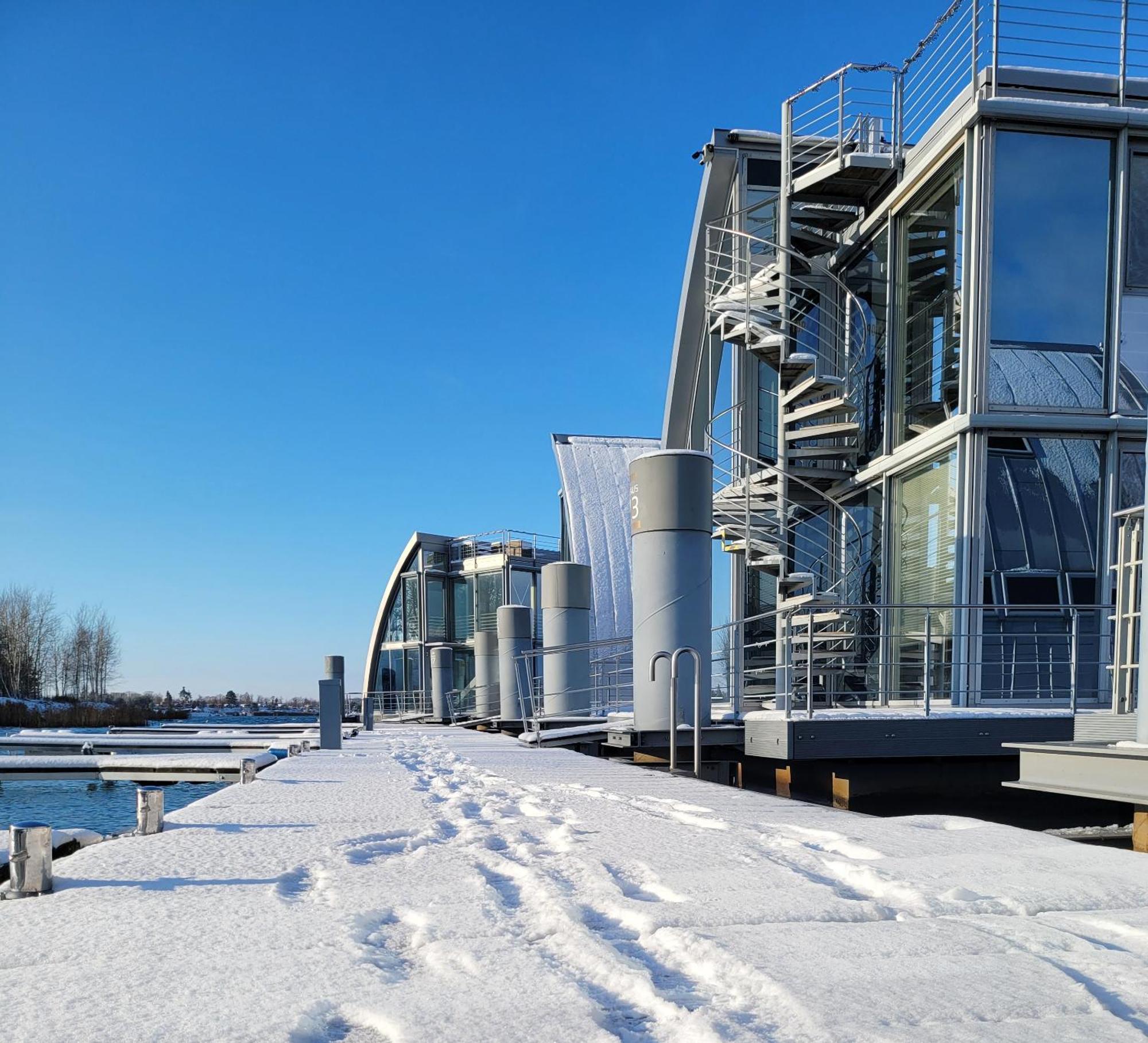 Schwimmendes Ferienhaus Sky Elsterheide 외부 사진