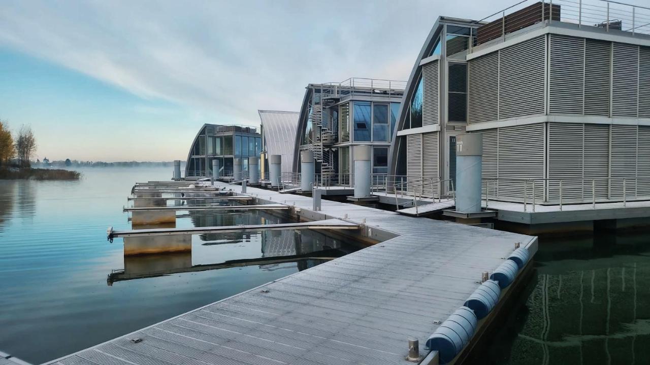 Schwimmendes Ferienhaus Sky Elsterheide 외부 사진