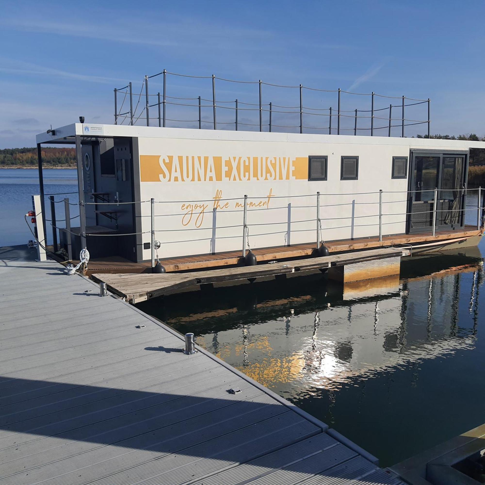 Schwimmendes Ferienhaus Sky Elsterheide 외부 사진