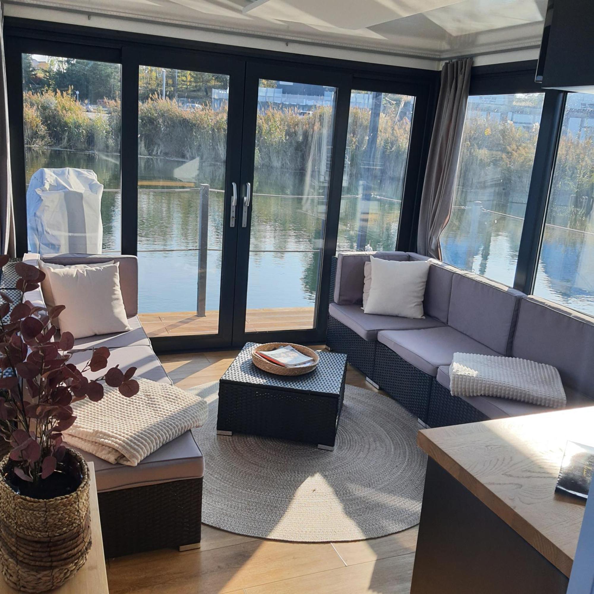 Schwimmendes Ferienhaus Sky Elsterheide 외부 사진