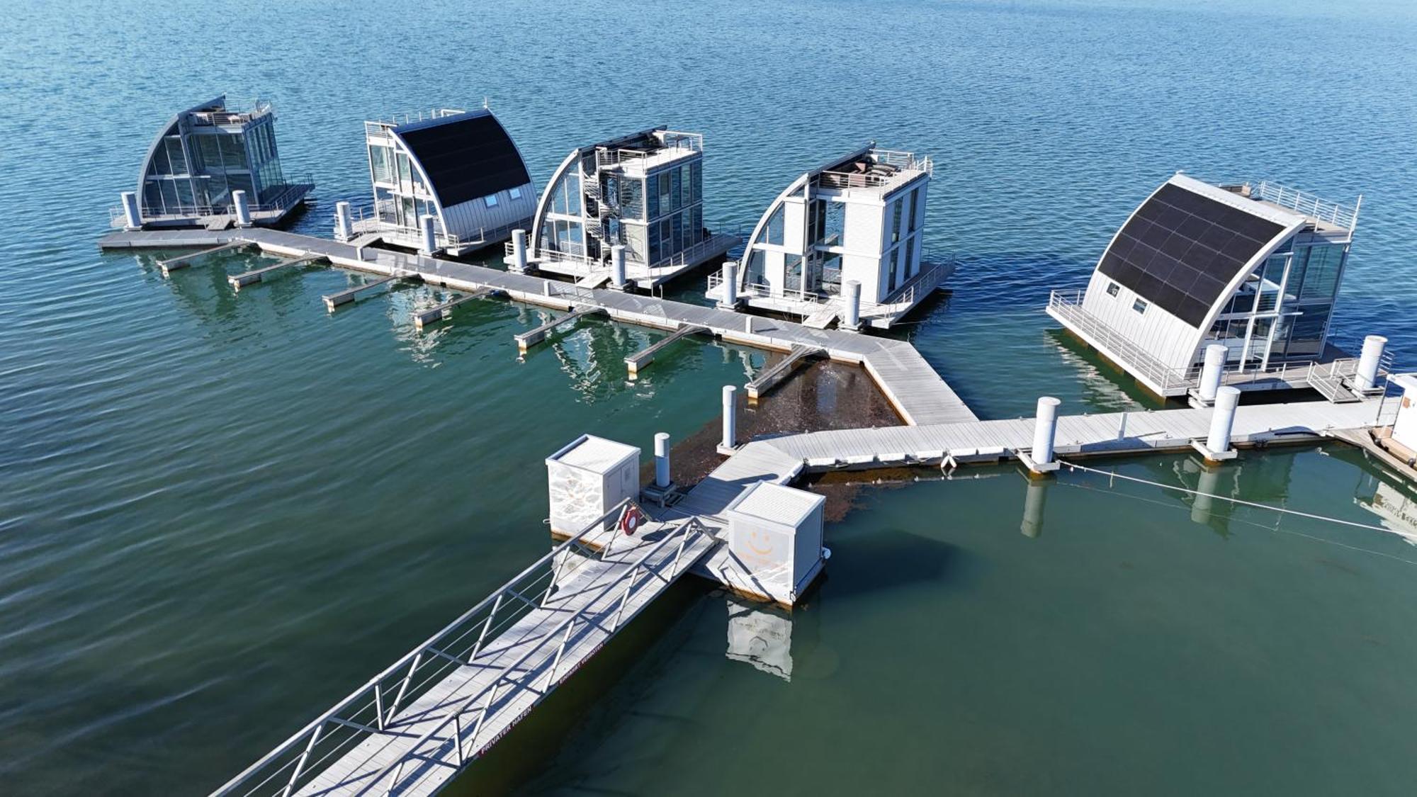Schwimmendes Ferienhaus Sky Elsterheide 외부 사진